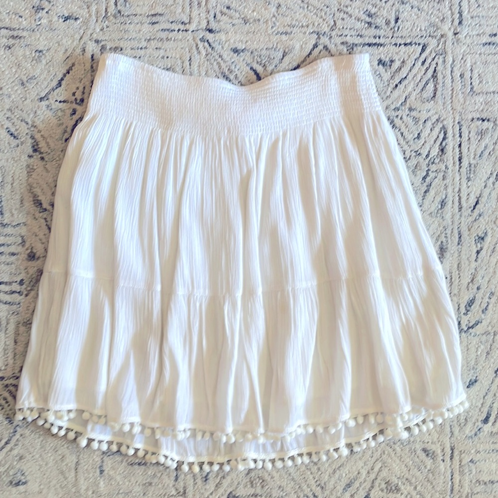 Lilly Pulitzer White Cotton Skirt w/ Pom Pom Trim size Medium (Never Worn!!)